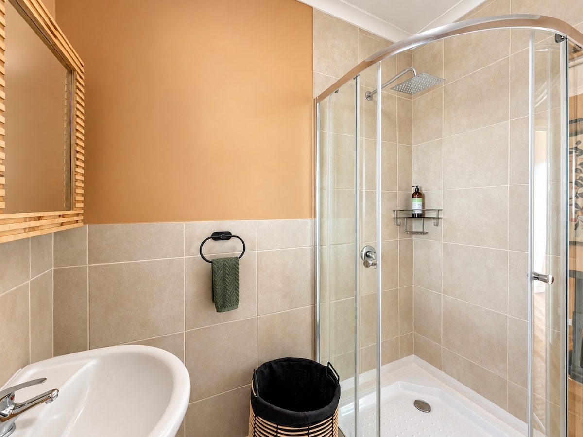 Shower and basin