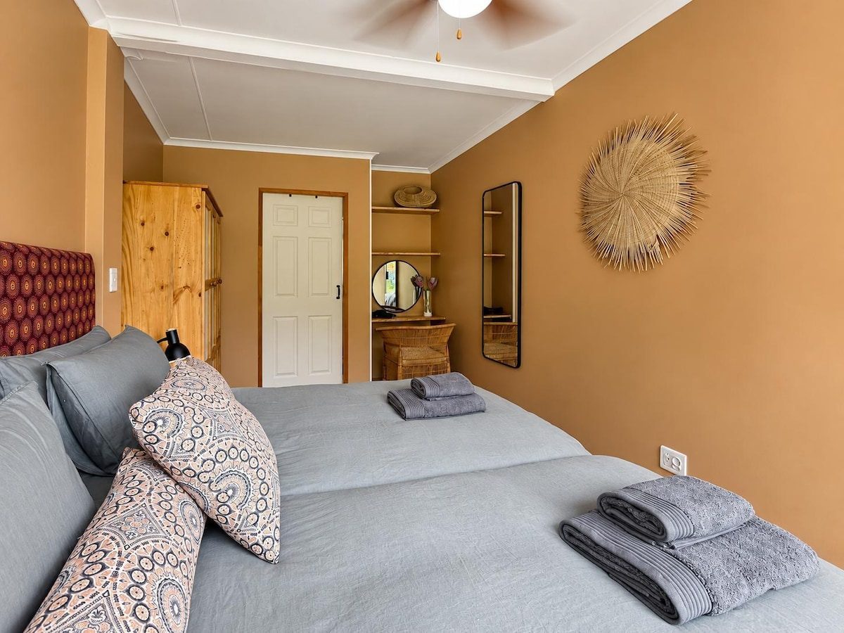 Bedroom with two single beds