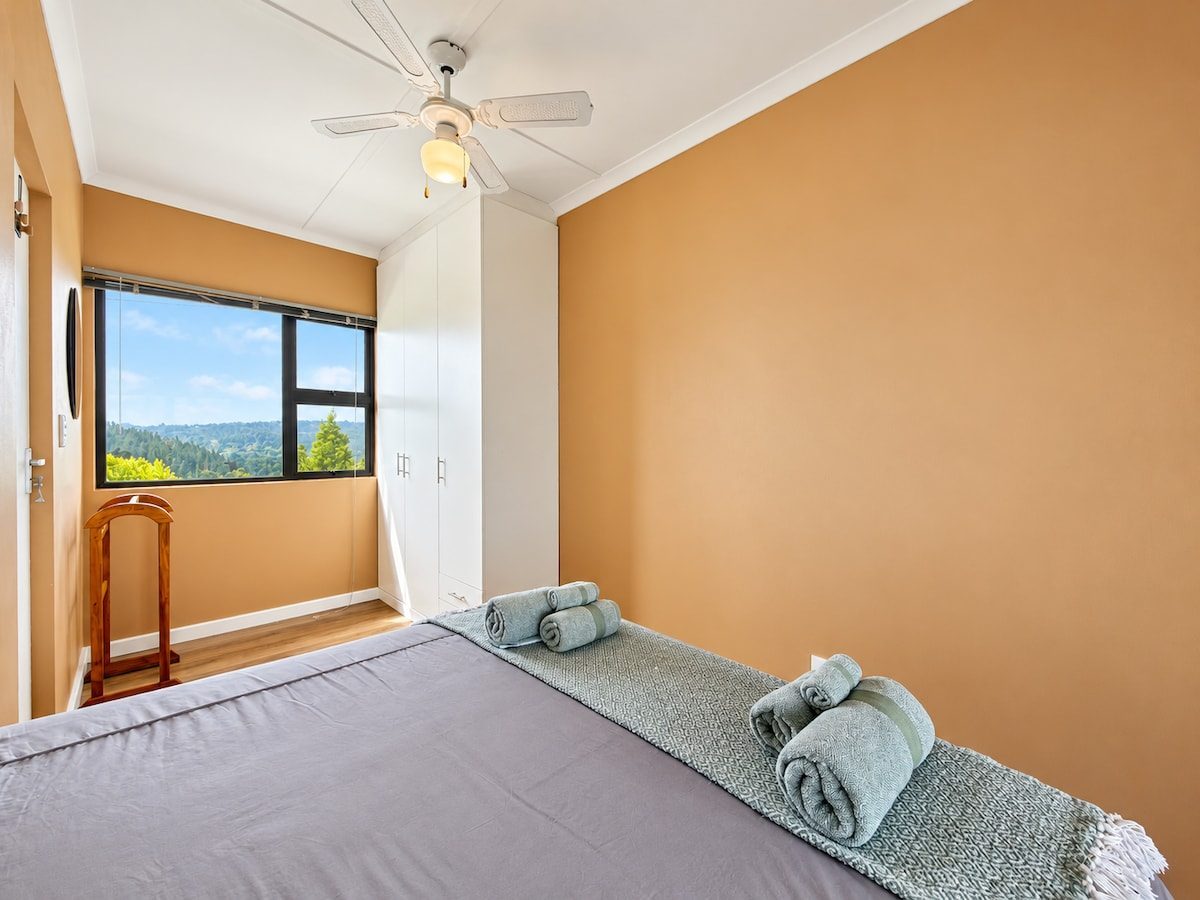 Bedroom with a double bed