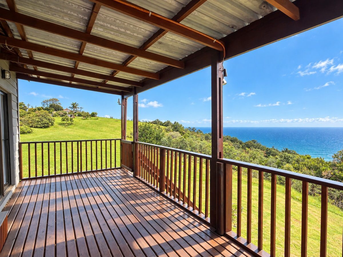 Upstairs balcony with a view of the Indian Ocean