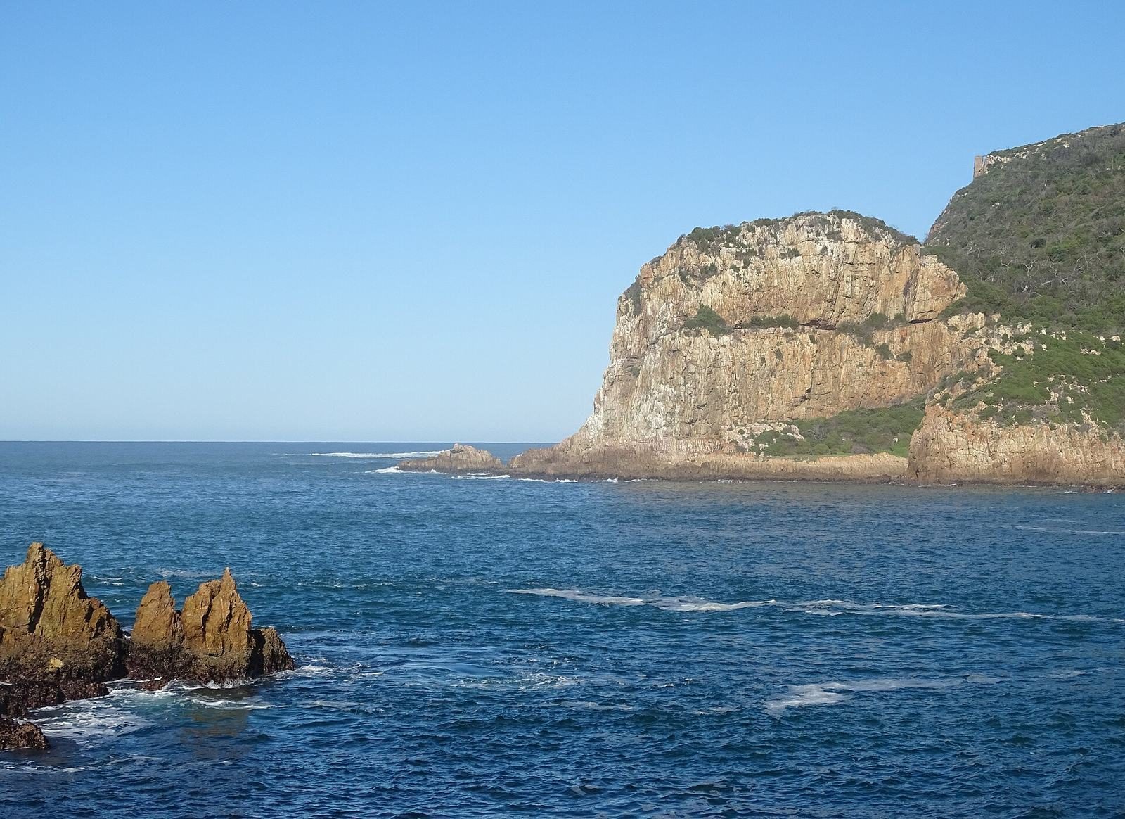 The Knysna Heads, two sandstone cliffs at the mouth of the Knysna lagoon
