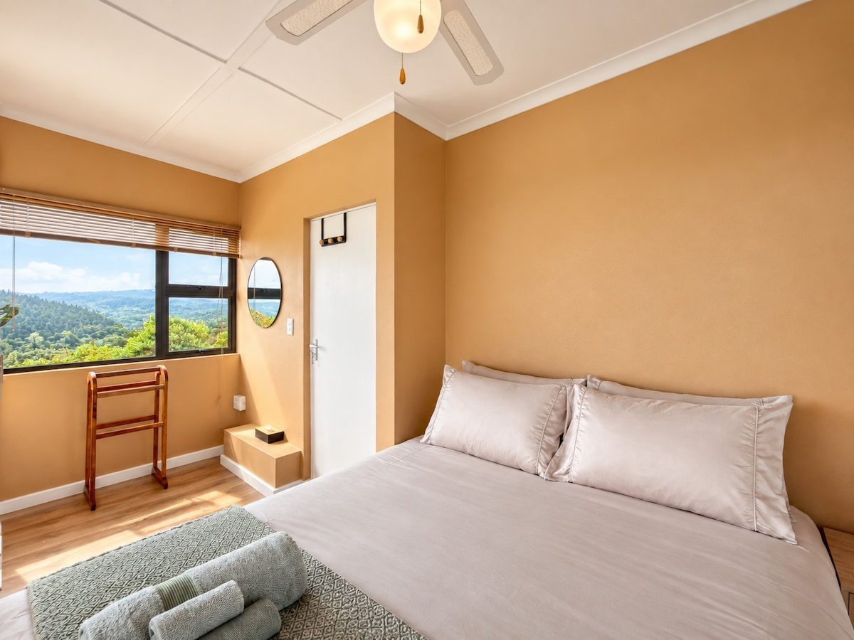 Bedroom with a double bed