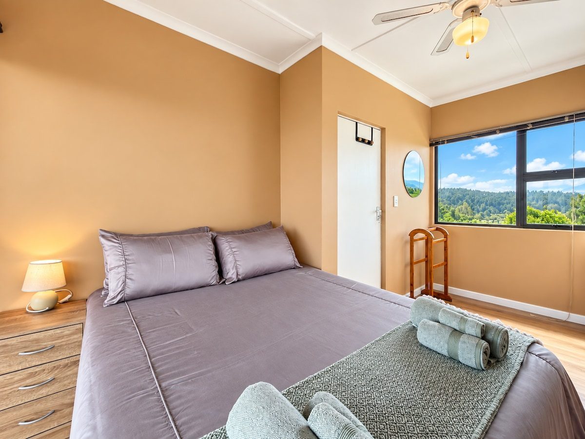 Bedroom with a double bed
